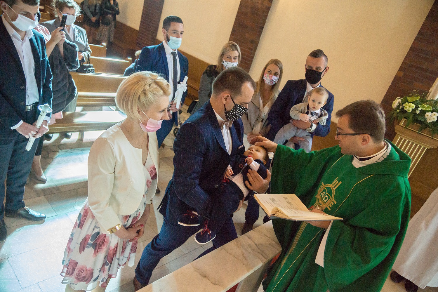 Fotografia chrztu, która stanie się piękną pamiątką dla całej rodziny.