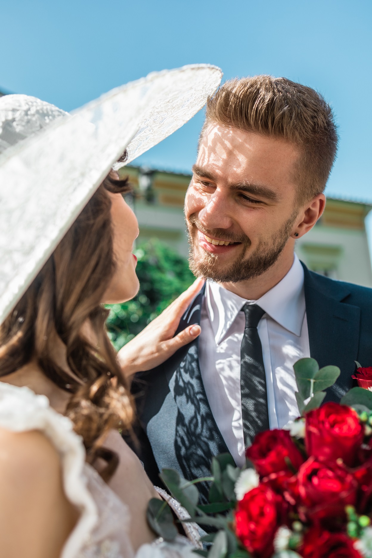 Profesjonalna fotografia ślubna – naturalne kadry, elegancja i emocje, które pozostaną z Wami na zawsze. Wasz dzień uchwycony w wyjątkowy sposób. Profesjonalna sesja rodzinna – uchwycę codzienną radość, czułość i wspólne chwile, które staną się piękną pamiątką na lata. Luksusowa, kobieca sesja boudoir. Studio i doświadczenie pełne pewności siebie oraz pięknych zdjęć.