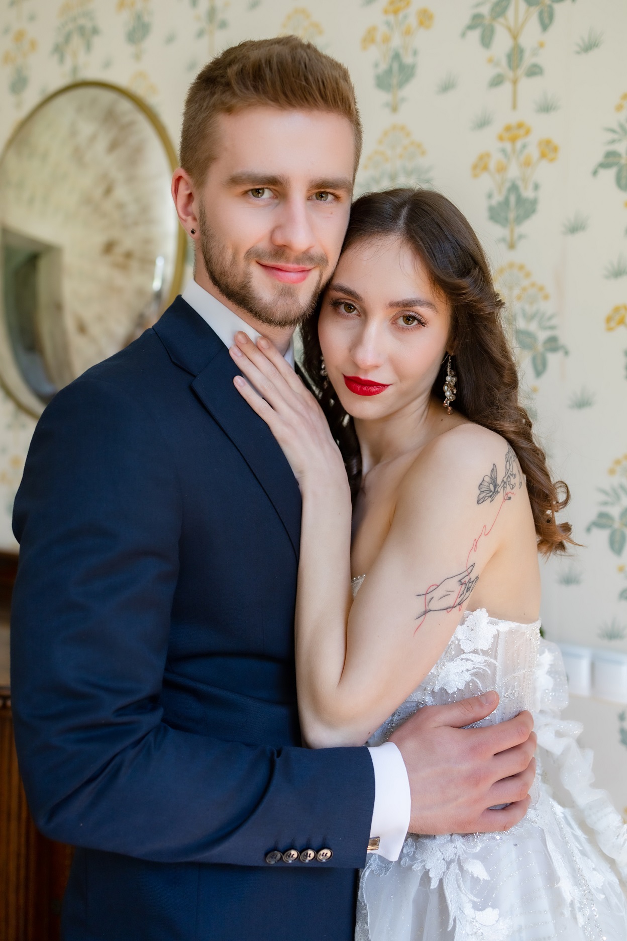 Profesjonalna fotografia ślubna – naturalne kadry, elegancja i emocje, które pozostaną z Wami na zawsze. Wasz dzień uchwycony w wyjątkowy sposób. Profesjonalna sesja rodzinna – uchwycę codzienną radość, czułość i wspólne chwile, które staną się piękną pamiątką na lata. Luksusowa, kobieca sesja boudoir. Studio i doświadczenie pełne pewności siebie oraz pięknych zdjęć.