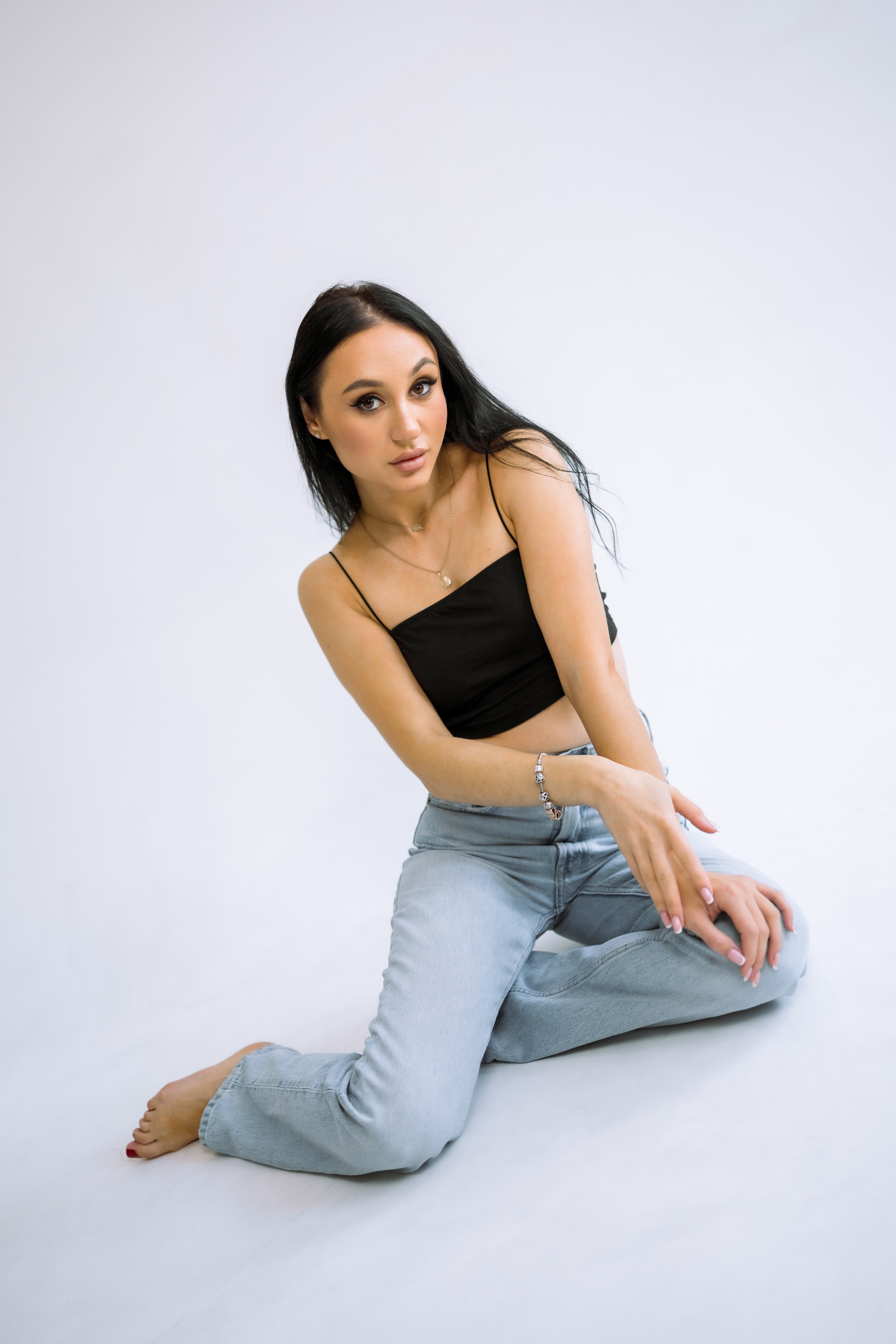 Profesjonalna fotografia ślubna – naturalne kadry, elegancja i emocje, które pozostaną z Wami na zawsze. Wasz dzień uchwycony w wyjątkowy sposób. Profesjonalna sesja rodzinna – uchwycę codzienną radość, czułość i wspólne chwile, które staną się piękną pamiątką na lata. Luksusowa, kobieca sesja boudoir. Studio i doświadczenie pełne pewności siebie oraz pięknych zdjęć.