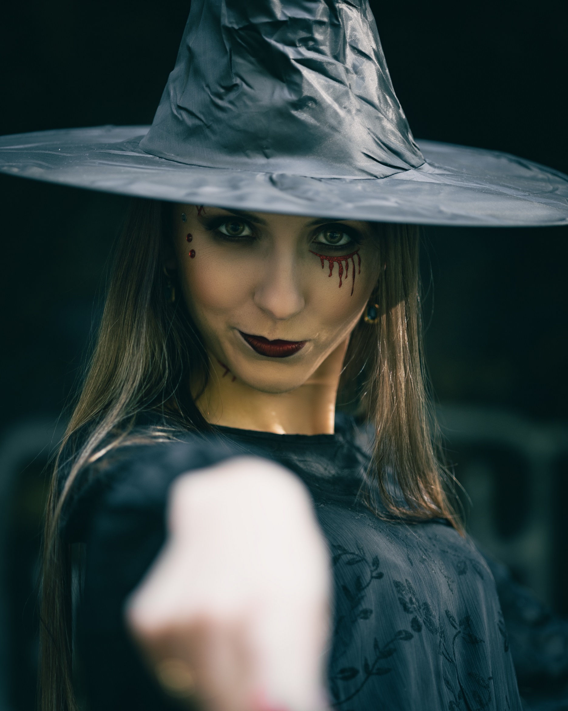 Profesjonalna fotografia ślubna – naturalne kadry, elegancja i emocje, które pozostaną z Wami na zawsze. Wasz dzień uchwycony w wyjątkowy sposób. Profesjonalna sesja rodzinna – uchwycę codzienną radość, czułość i wspólne chwile, które staną się piękną pamiątką na lata. Luksusowa, kobieca sesja boudoir. Studio i doświadczenie pełne pewności siebie oraz pięknych zdjęć.