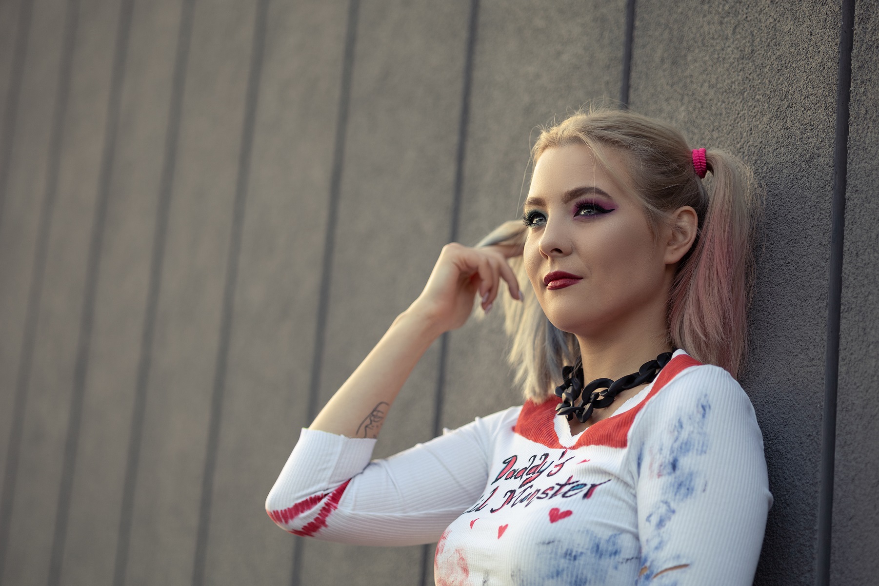 Profesjonalna fotografia ślubna – naturalne kadry, elegancja i emocje, które pozostaną z Wami na zawsze. Wasz dzień uchwycony w wyjątkowy sposób. Profesjonalna sesja rodzinna – uchwycę codzienną radość, czułość i wspólne chwile, które staną się piękną pamiątką na lata. Luksusowa, kobieca sesja boudoir. Studio i doświadczenie pełne pewności siebie oraz pięknych zdjęć.