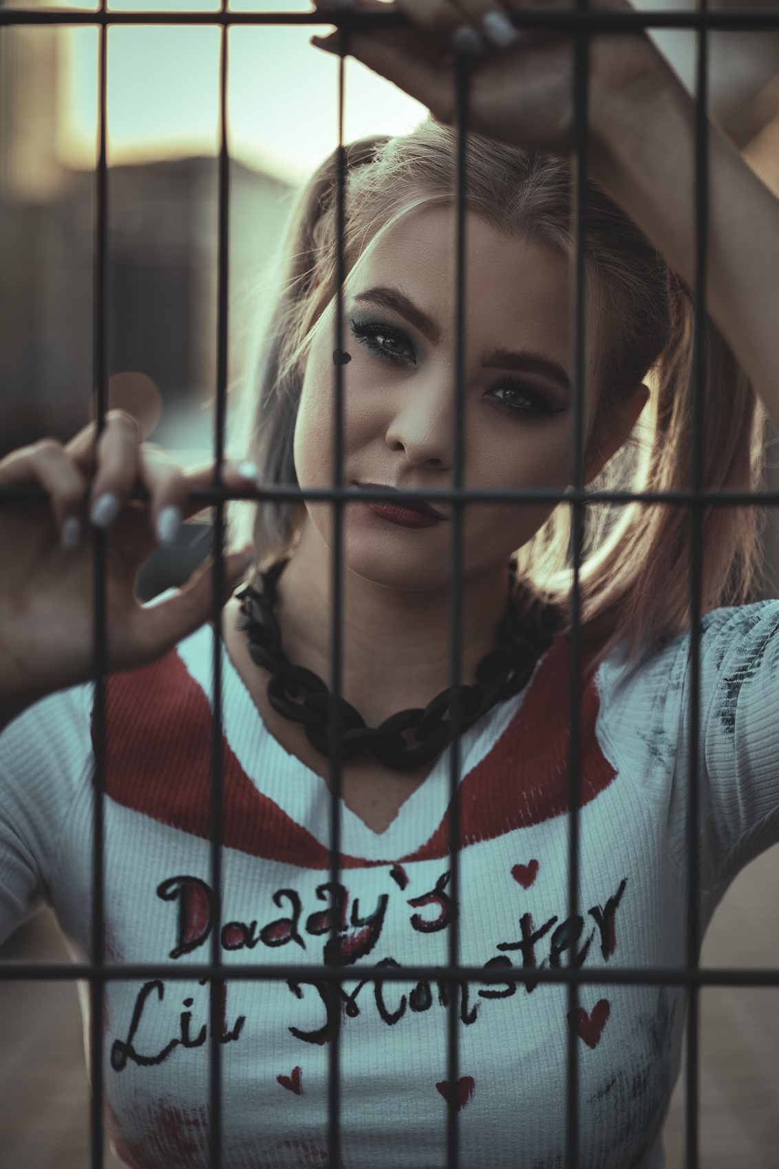 Profesjonalna fotografia ślubna – naturalne kadry, elegancja i emocje, które pozostaną z Wami na zawsze. Wasz dzień uchwycony w wyjątkowy sposób. Profesjonalna sesja rodzinna – uchwycę codzienną radość, czułość i wspólne chwile, które staną się piękną pamiątką na lata. Luksusowa, kobieca sesja boudoir. Studio i doświadczenie pełne pewności siebie oraz pięknych zdjęć.