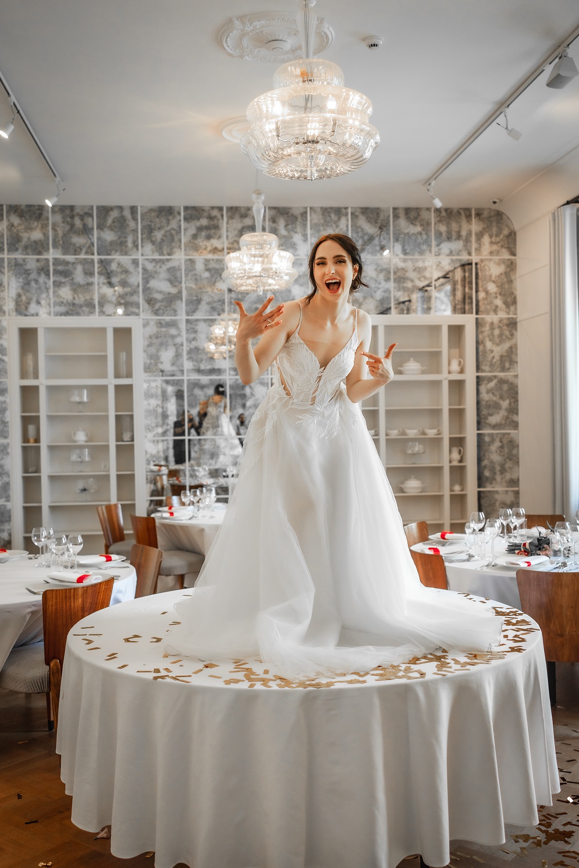 Profesjonalna fotografia ślubna – naturalne kadry, elegancja i emocje, które pozostaną z Wami na zawsze. Wasz dzień uchwycony w wyjątkowy sposób. Profesjonalna sesja rodzinna – uchwycę codzienną radość, czułość i wspólne chwile, które staną się piękną pamiątką na lata. Luksusowa, kobieca sesja boudoir. Studio i doświadczenie pełne pewności siebie oraz pięknych zdjęć.